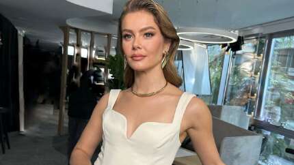 Burcu Biricik ağaç tepelerinde zeytin topladı