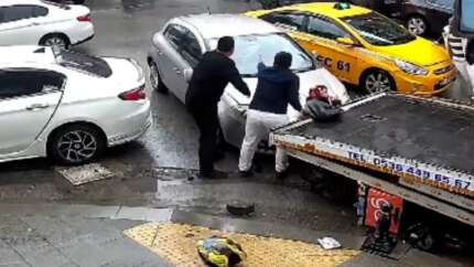 İstanbul'da dehşet veren anlar: Motokuryeyi hiç acımadan ezdi!