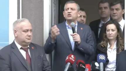 Cumhurbaşkanı Erdoğan'a 'şiir bilmez' diyen Özgür Özel kendi ayağına sıktı! Erdoğan’ın hapse girmesine neden olan 'Asker Duası' şiirini yanlış okudu!