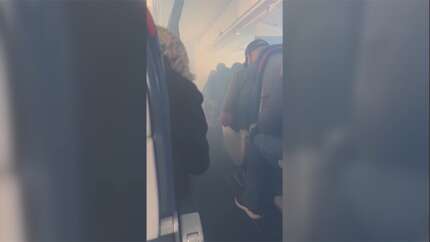 ABD'de havada panik! Uçağın içi dumanla kaplandı, yolcular tahliye edildi! O anlar kamerada..