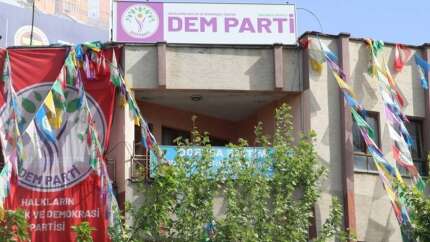 DEM hemen rahatsız oldu! Silah bırakma çağrısından sonra Tayip Temel sancılanmaya başladı