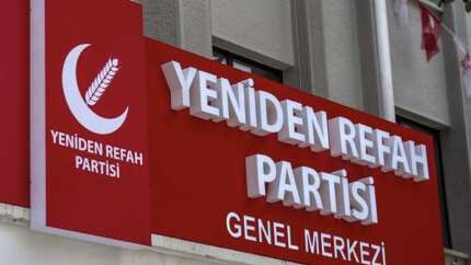 AK Partiye toplu geçiş... Yeniden Refah Partisi'nde arka arkaya istifalar