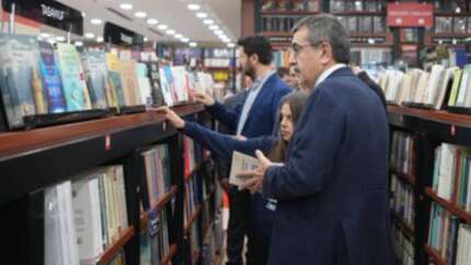 Milli Eğitim Bakanı Yusuf Tekin kızıyla birlikte D&R'dan alışveriş yaptı