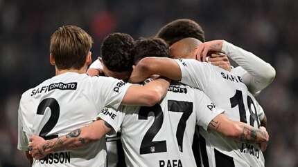 Beşiktaş Galatasaray'ı yıktı, derbide 3 puanı hanesine yazdırdı (Beşiktaş 2 - 1 Galatasaray | Maçın özeti)