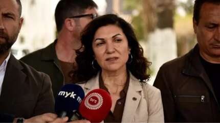 Selma Eylem, Türk büyükelçiliği önünde tehditler savurdu: 'Go home' diyoruz