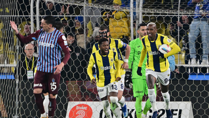 Fenerbahçe ikinci yarı geri geldi, Talisca Trabzonspor'u imha etti (Fenerbahçe 4 - 1 Trabzonspor | Maçın özeti)