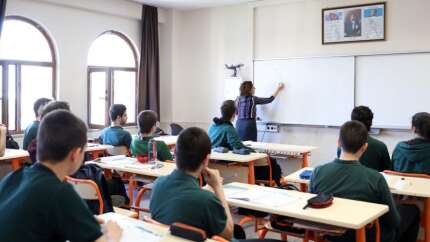 "Öğretmenler açığa alındı" manipülasyonuna sert tepki! İstanbul Valiliği'nden net açıklama: Görev süresi dolan öğretmenler yer değiştirdi!