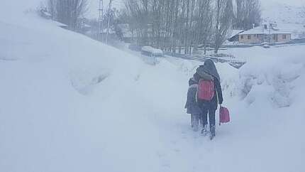 Nisan'da kar bereketi! Ağrı'da eğitime bir günlük ara verildi