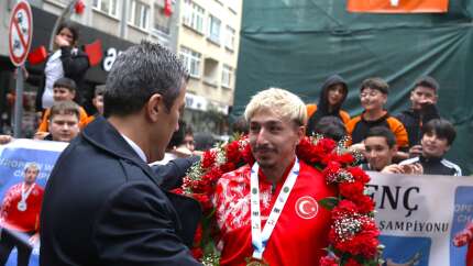 Avrupa şampiyonu milli halterci Yusuf Fehmi Genç, Ordu'da mehter takımıyla karşılandı
