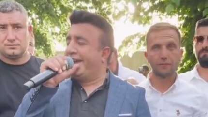 Sırrı Süreyya Önder'e ağıt... Siirtli sanatçı düğünü kesip ağıt yaktı