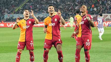 Galatasaray Trabzon'da kazandı, şampiyonluğa bir adım daha yaklaştı (Trabzonspor 0 - 2 Galatasaray | Maçın özeti)