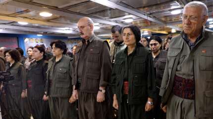 50 yıllık terör devri kapandı! PKK 4 aşamada tasfiye edilecek... Tarihi fesih kararı gazete manşetlerinde!