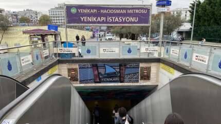 Metroda intihar girişimi! Trenin altına atladı, seferler durdu