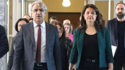DEM Parti heyeti İmralı'da Öcalan'la görüştü! Öcalan'dan tarihi görüşme vurgusu!