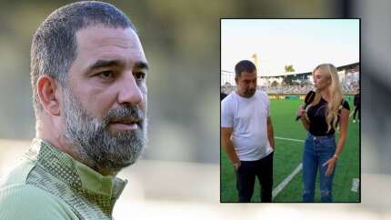 Arda Turan'ın zor anları! Muhabire bakmamak için 40 şekle girdi, röportaj sosyal medyada gündem oldu