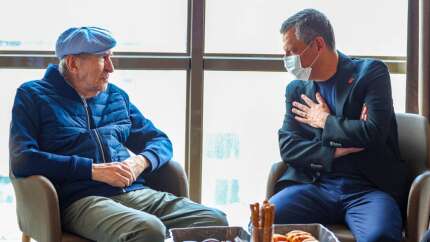 Özgür Özel'den Altan Öymen'in vefat haberi sonrası "Gözün arkada kalmasın" paylaşımı