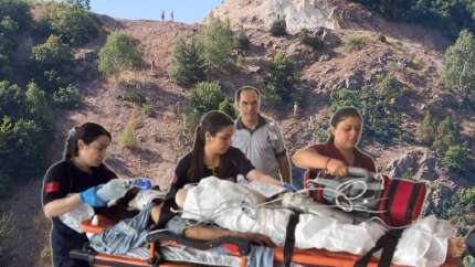 Sivas Suşehri'nde fındık işçilerini taşıyan minibüs devrildi: 3 ölü, 4'ü ağır 18 yaralı!
