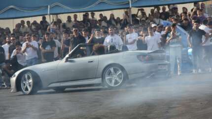 Burada drift yapmak serbest!  Sivas’ta gençler için drift pisti açıldı: İlk gösteride araç alev aldı