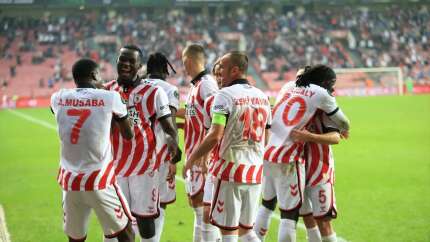 Samsunspor Dinamo Kiev'e gol yağdırdı, Avrupa'da 2'de 2 yaptı (Samsunspor 3 - 0 Dinamo Kiev | Maçın özeti)