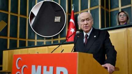 Bahçeli’nin yüzüğü ve rozeti sosyal medyada gündem oldu! Kufi sanatıyla işlenmiş dua dikkat çekti...