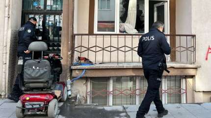 Aksaray'da korku dolu anlar! 5 kişi eve balkondan girip...