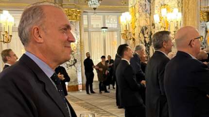 Fransa'daki partiye firari Cem Uzan davet edildi