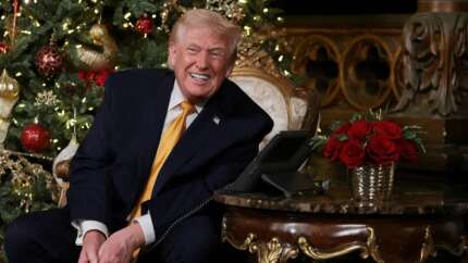 Donald Trump, Noel geleneğini bozmadı... Zehir zemberek mesaj: Radikal solcu pislikler de mutlu Noeller!