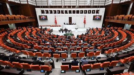 Türkiye Büyük Millet Meclisi (TBMM)'nde kabul edildi: 15 yaş altına sosyal medya yasağı, kadınlara doğum izni müjdesi