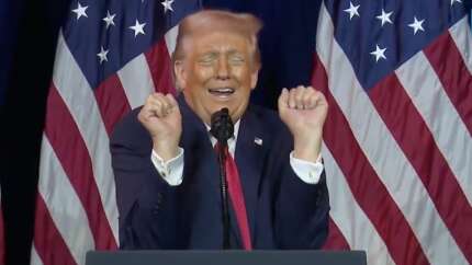 Donald Trump trans halterciyi taklit etti! Akılalmaz hareketleri dünyada gündem oldu!