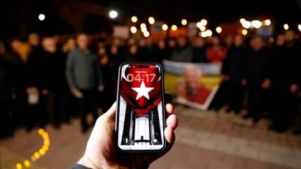 Saat 04.17... Türkiye 3 yıldır aynı acıda sessizliğe büründü! 6 Şubat depremlerinin yıl dönümünde 11 ilde sessiz yürüyüş...