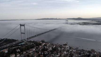 İstanbul Boğazı'nda gemi trafiği askıya alındı