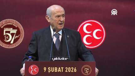 Salon hep bir ağızdan o sloganı attı... Bahçeli'den MHP'nin 57. yılında sert salvo: Siz olsa olsa siyasi dümenci olursunuz!