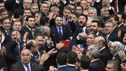 Meclis'te yemin töreni sırasında CHP vandallığı! Bakan Akın Gürlek ilk kez konuştu:Bu konulara cevap vermek istemiyorum!