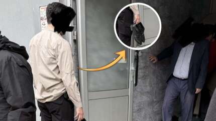 Karabük'ün Yenice ilçesinden şaşırtan görüntü! Kaymakam polise ayakkabısını mı taşıttı?