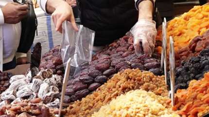 Ramazan sofralarının vazgeçilmezi tezgaha indi! Hurma fiyatları et fiyatlarıyla yarışıyor! Kilosu 190 liradan 1050 liraya kadar çıkıyor