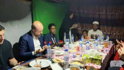 Bilal Erdoğan ilk iftarını Arakanlı Müslümanlarla yaptı
