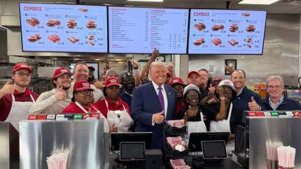 Trump'tan başkanlık uçağı için hamburger siparişi