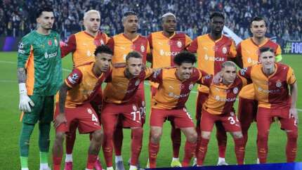 Galatasaray'ın tur atlaması sonrası İtalya'da skandal manşetler: "Galatasaray'ı elimizden hakem ve Victor Osimhen kurtardı"