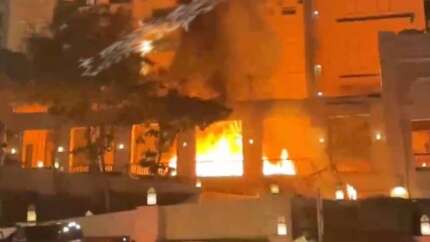 Dubai'de art arda patlamalar! Bir füze Burj Khalifa yakınlarına düştü