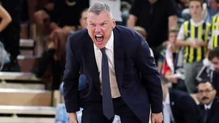 Fenerbahçe'nin koçu Dubai'de mahsur kaldı