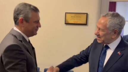 Özgür Özel ve Bülent Arınç Meclis'te baş başa görüştü