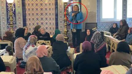 "Camiye siyaset sokulmaz" diyen CHP'liler bu görüntülere ne diyecek? Sancaktepe Belediye Başkan Vekili lknur Ünlü camiye mikrofonla girdi...