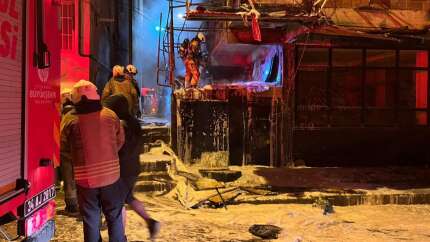 Bahçelievler'de hurda malzemelerin bulunduğu depoda yangın