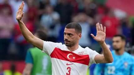 Merih Demiral: "Ülke olarak iyiyi de kötüyü de çok abartıyoruz! 2 maçımız var, gruptan çıkacağız"