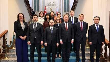 Adalet Bakanı Akın Gürlek'ten Hollandalı mevkidaşı Van Weel'e: "FETÖ'cü firarilerle şehit savcı Kiraz'ın katilini iade edin"
