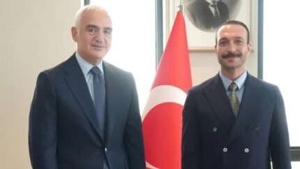 AKM'de anlamlı buluşma: Bakan Ersoy, Siyonist Ben Gvir'in hedef aldığı ünlü oyuncu Görkem Sevindik ile görüştü!