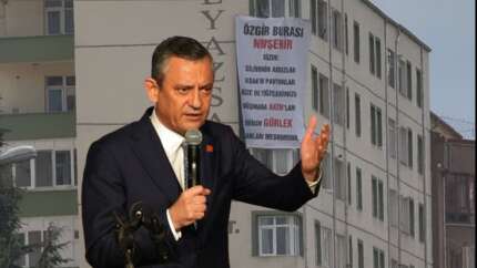 Özgür Özel'e Nevşehir'de pankart şoku! Gördüğü manzara karşısında küplere bindi: Yolsuzluk ve pavyon göndermesi