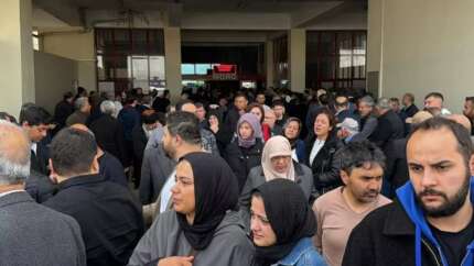 Kahramanmaraş’ta güle oynaya okula gönderdikleri yavrularına gözyaşlarıyla veda ediyorlar... Morgda sıra sıra isimleri okundu