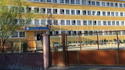 Şanlıurfa Siverek'te okulda panik! Okul polisi faciayı önledi... "Öğretmen yaralandı" iddialarına Valilikten açıklama geldi...