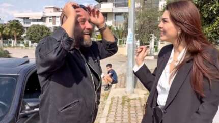 İzmir'de CHP yönetimi alay konusu oldu! Aracıyla çukura girdi, İzmir Marşı ile avutuldu...